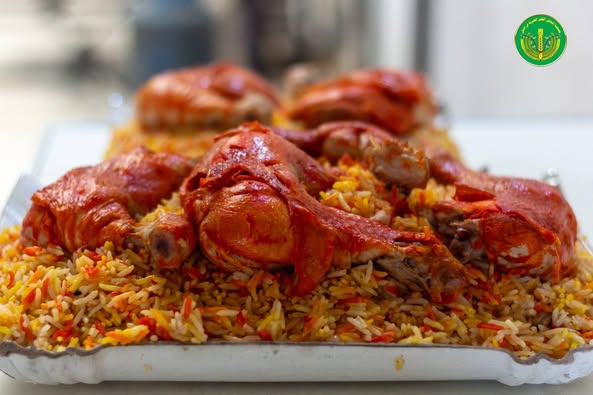 يستمر مطبخ الخير التابع لجمعية إنعاش الفقير في تقديم ألذ وأطيب الوجبات ضمن خدمة الطلبات الخارجية